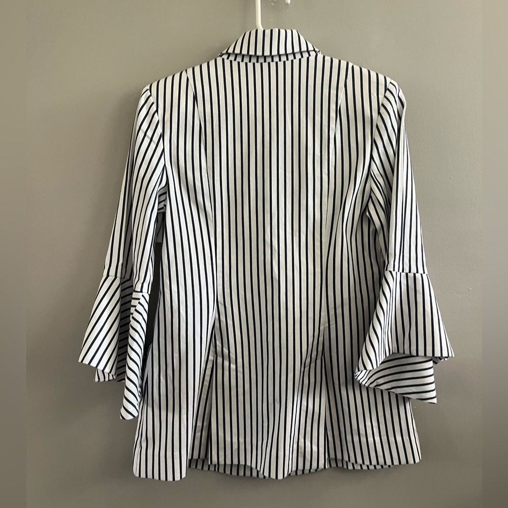 Cabinet Blazer Cream and Black Stripes -‎ Bell Sleeve Unique Size 4 - Picture 3 of 6